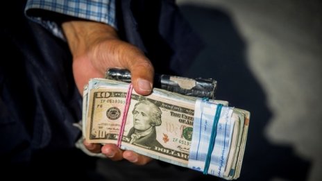 Доларът губи от стойността си преди заседанието на Федералния резерв