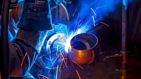 Промишленото производство расте с 3,3% през декември за месец