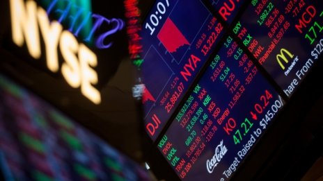 S&P 500 отбелязва ръст, но се насочва към най-лошия си месец от март 2020 г.*
