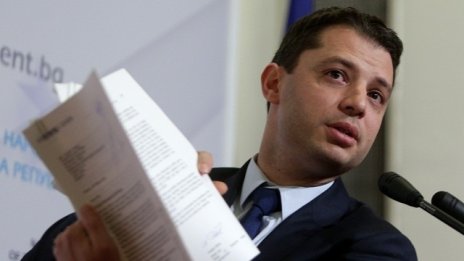 Делян Добрев депозира оставката си като народен представител