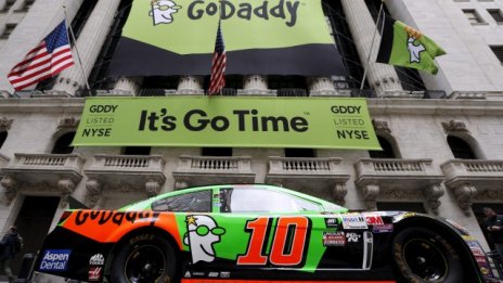 GoDaddy ще търси 460 млн. долара от Wall Street