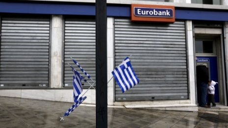 Fitch снижи рейтингите на гръцките банки до този на държавния дълг