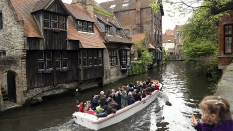 Подземен „биропровод“ ще има в Брюж