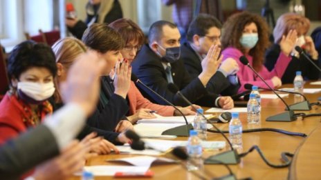 Правната комисия прие да се съобрази с ветото на президента