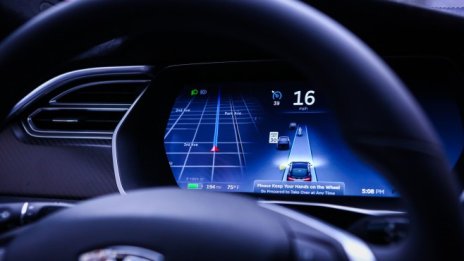 Автономната система на GM отново победи Autopilot на Tesla
