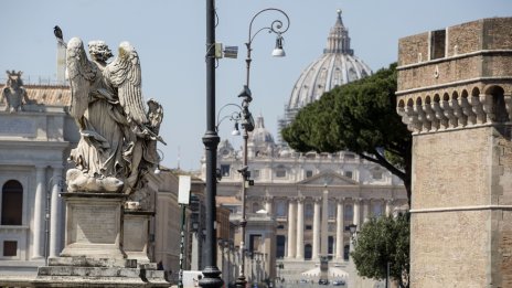 Италия върви по тънко въже по „Новите пътища на коприната“