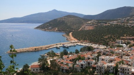 Анталия посрещна тържествено първите руски туристи