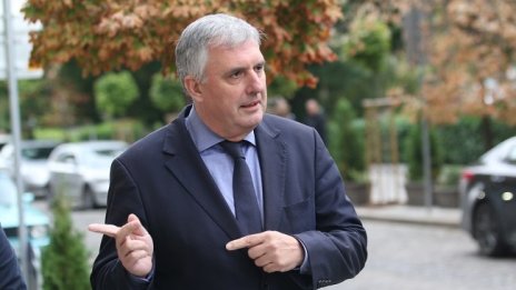 Калфин: Пенсионната система е обект на манипулации без никаква логика