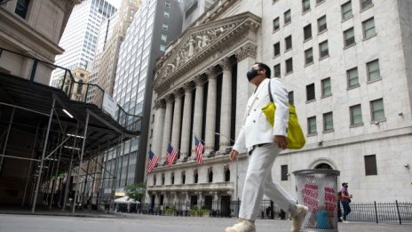 S&P 500 запазва рекорда си в очакване на печеливша седмица*