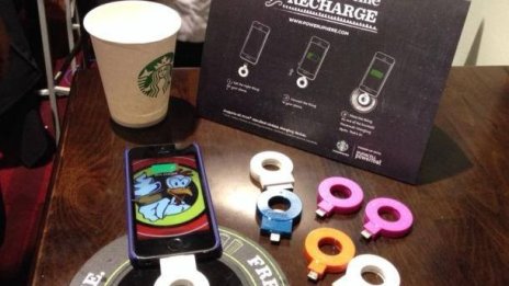 Starbucks привлича гостите си с ток за смартфоните им