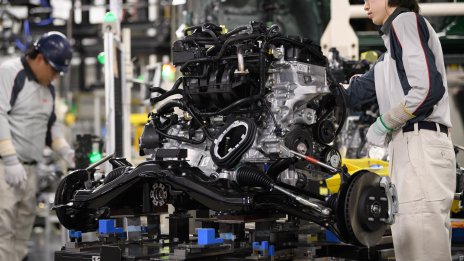 Производството на японските фабрики е намаляло през октомври за втори месец