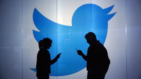 Проруски профили в Twitter си купуват отметки за автентичност