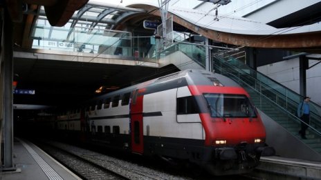 Награждават швейцарските машинисти с шоколад за прецизни маневри