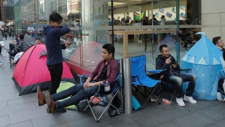 Новият модел iPhone 7 Plus е изчерпан ден преди да се появи в магазините 