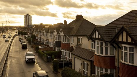 Британците се отказват от покупки на жилища с най-бързия темп след фалита на Lehman Brothers