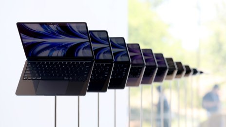 Apple работи над първи Macbook със сензорен екран 