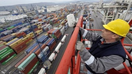 Износът на България продължи положителната тенденция с ръст и през август