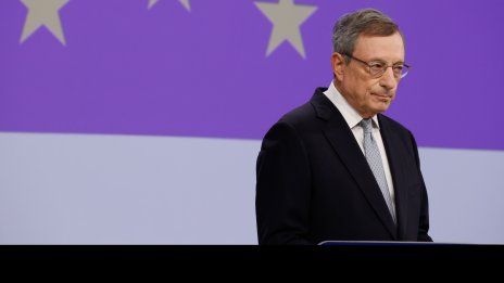 Европа отслабва под натиска на геополитическите сътресения и икономическите неволи