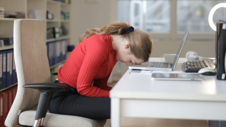 Младите хора губят възможности на пазара на труда от по-опитните