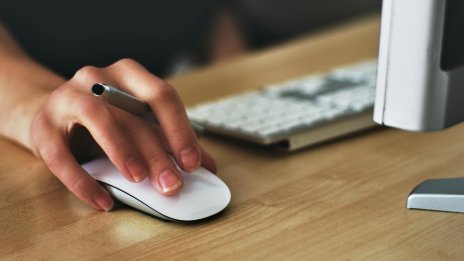 Google: Служителите могат да спестят 122 часа годишно с AI за административни задачи