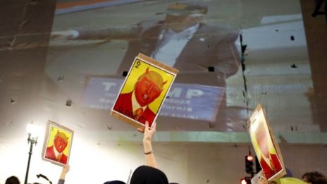 &ldquo;Not my president&rdquo;: Напрежението в САЩ ескалира