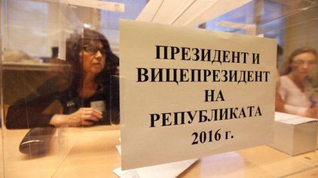 Изборният ден започна спокойно