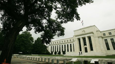 Колко бързо трябва да действа Фед, за да достигне целта от 2% инфлация?