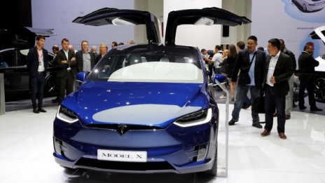Tesla продава два пъти повече коли спрямо 2015 г.