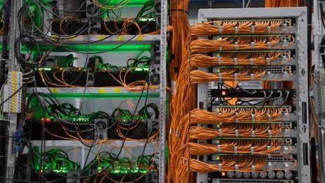 И големите криптокопачи не са имунизирани от нуждата от пари