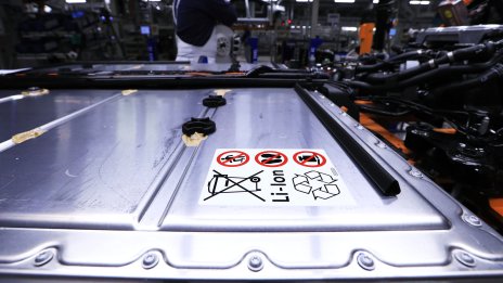 Доставчик на Volkswagen преразглежда своя бизнес с батерии