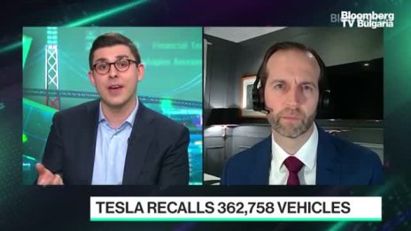 Проверките на системата за самоуправление на Tesla продължават