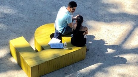 Българските букви украсиха кейовете на Сена в Париж