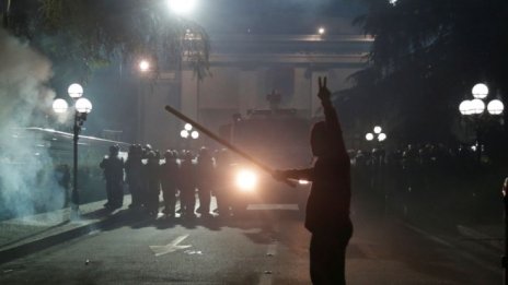 В Тирана протест на опозицията доведе до сблъсъци с полицията