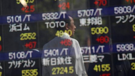 Азиатските борси не намериха единна посока заради растящите страхове за търговията