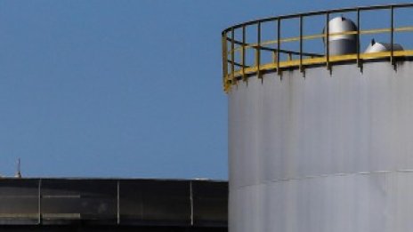 Цените на петрола се понижават в очакване на данните за щатските запаси*