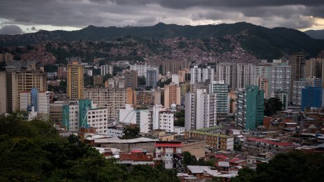 САЩ налагат санкции на Иран и свързани с Венецуела фирми заради търговия с оръжие