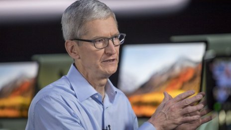 Apple приравни бизнес модела на Facebook с насилието в реалния живот