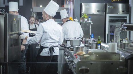 Бизнесът и властта търсят начин да ускорят наемането на работници от трети страни