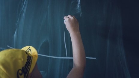 МОН разпореди проверки на училища за фиктивни ученици