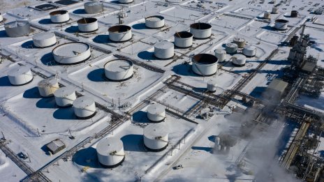 Петролът поевтинява на фона на увеличение на запасите в САЩ*