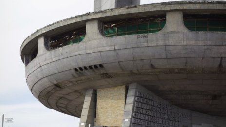 Доброволци спасиха от разруха мозайките на паметника на Бузлуджа