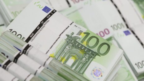 Излишъкът по текущата сметка на ЕС остава стабилен през четвъртото тримесечие