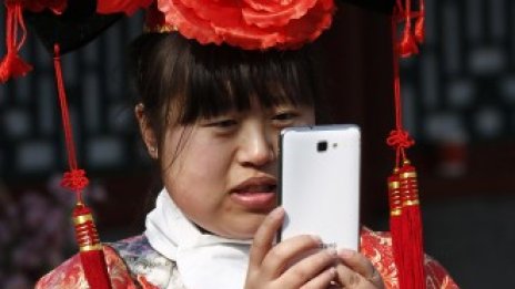 Акциите на Apple се сринаха с над 5%*