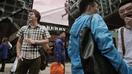 Китайците отново насърчиха приходите на Burberry