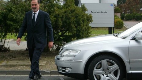 Бившият шеф на BMW започва в Mercedes