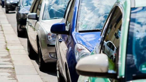 Кметът на Бургас: Зад вдигането на данъка за стари коли стои екологията