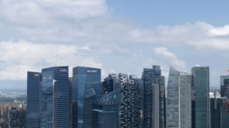 Бягството на инвеститори тласка надолу бизнес имотите в Азия