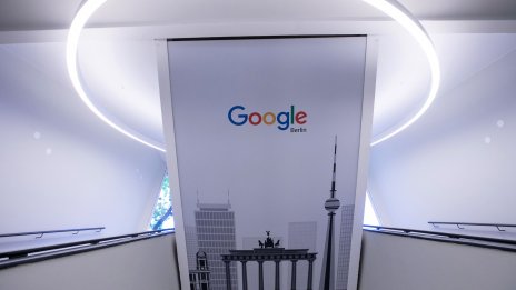 Google и Amazon се борят със съкращенията в Европа