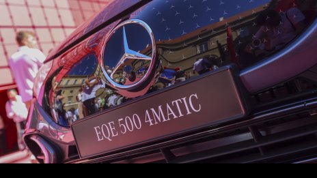 Mercedes се ангажира да защити цените след близо 30% спад на тримесечната печалба