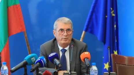 Хинков: Реекспортът на лекарства е основен проблем на здравната ни система
